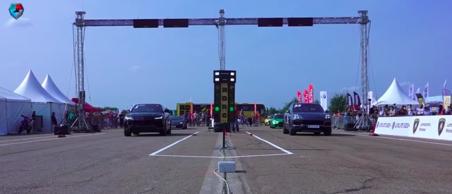Lamborghini Urus VS Porsche Cayenne Turbo
