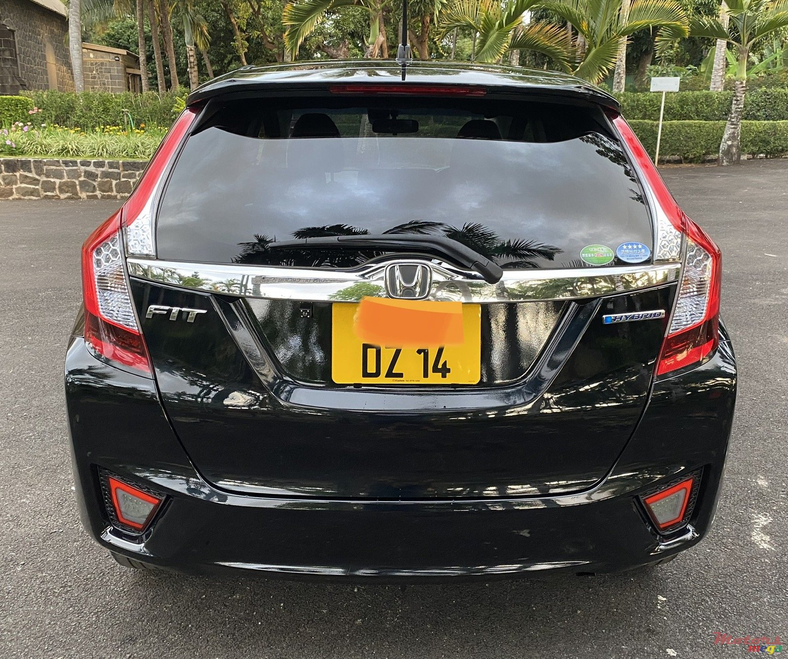 2014' Honda Fit Hybrid photo #1