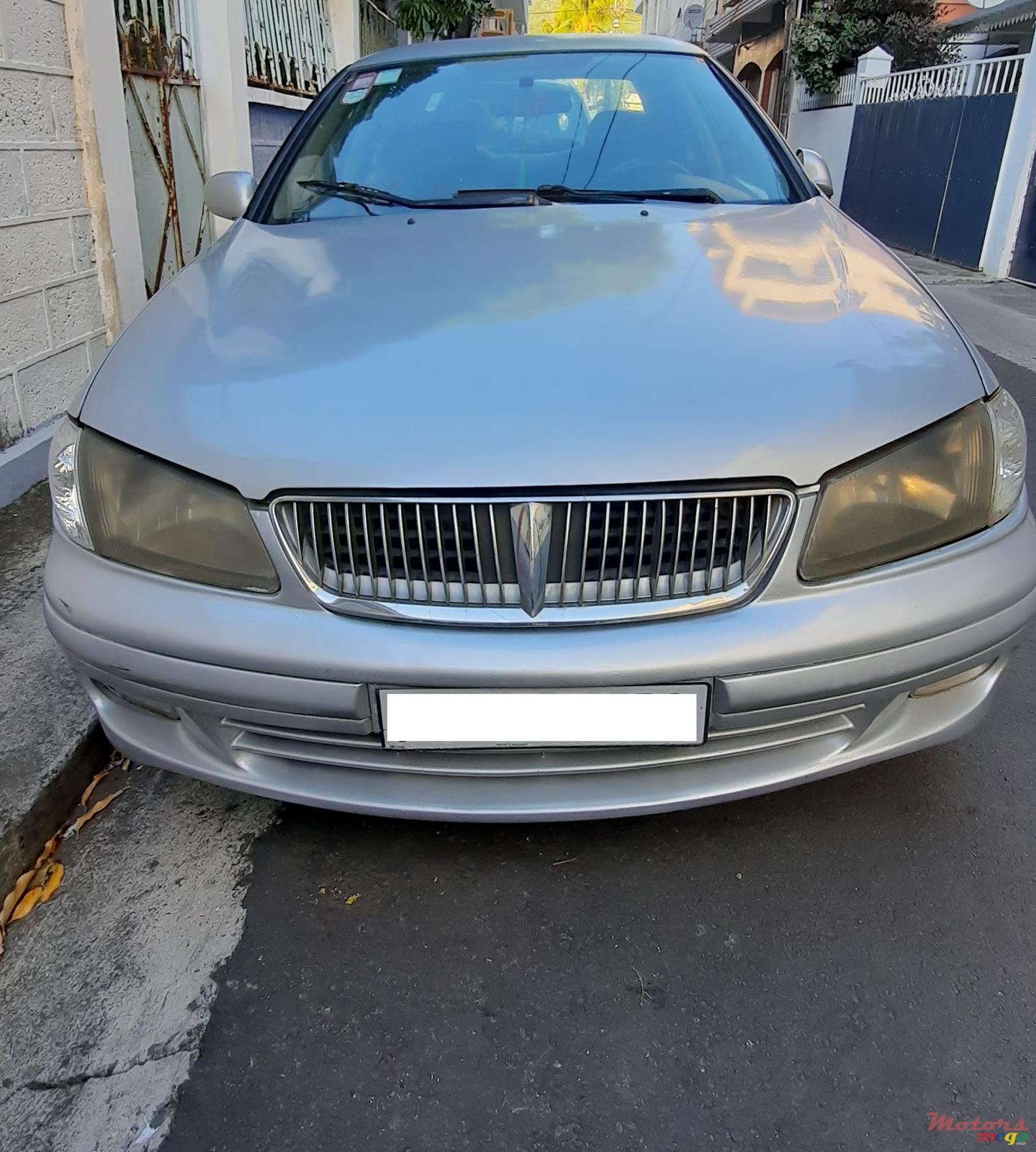 2001' Nissan Sunny photo #1