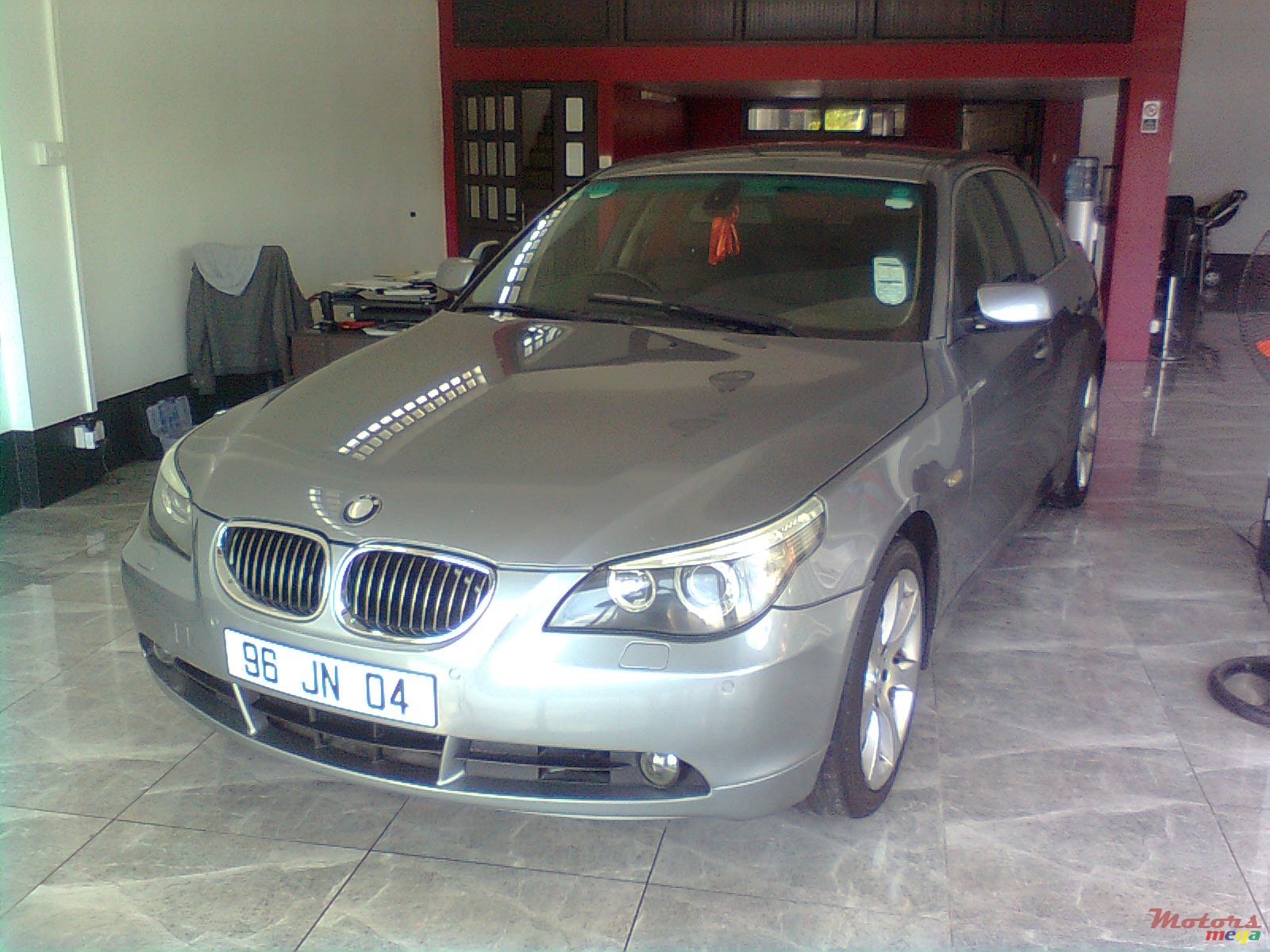 2004' BMW 520 photo #1