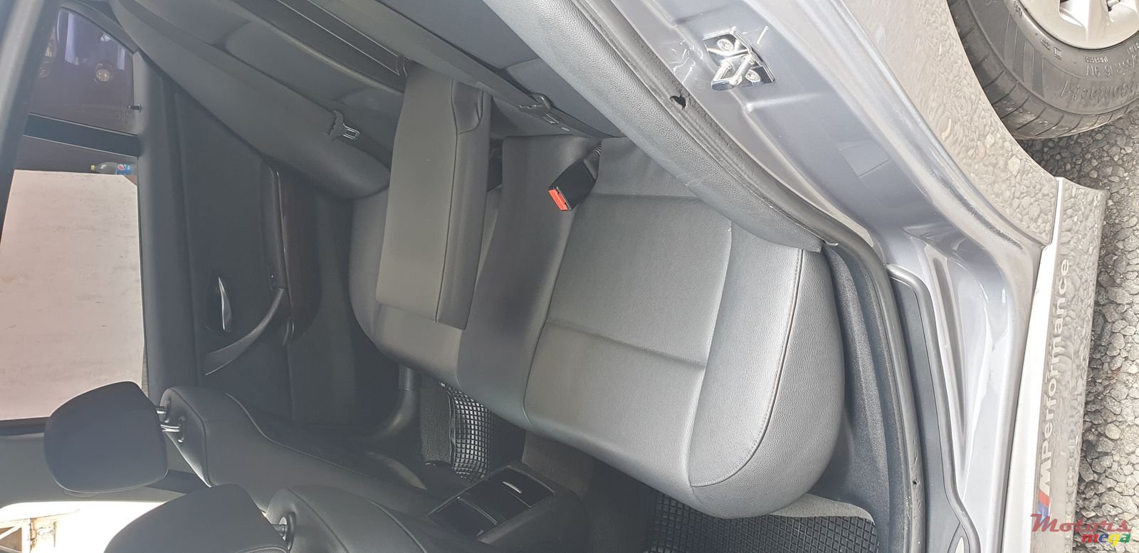 2008' BMW 320 E 90 photo #6