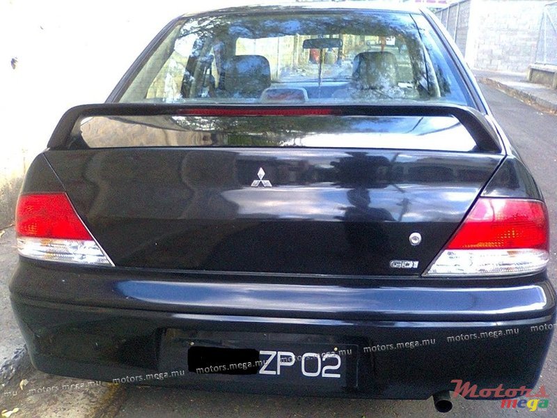 2002' Mitsubishi Lancer photo #3