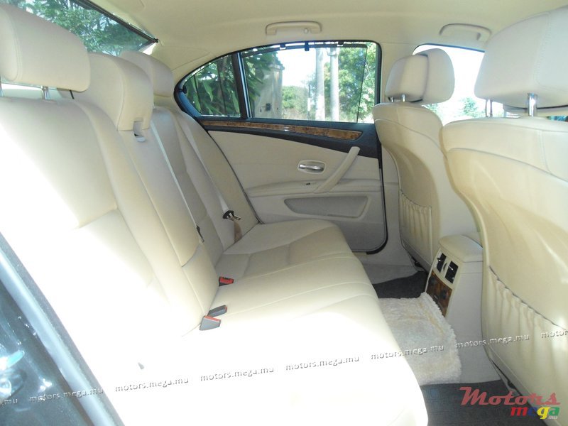 2008' BMW 520i photo #4