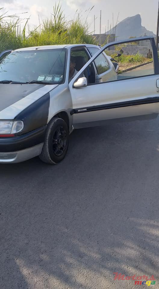 1997' Citroen Saxo sport photo #3