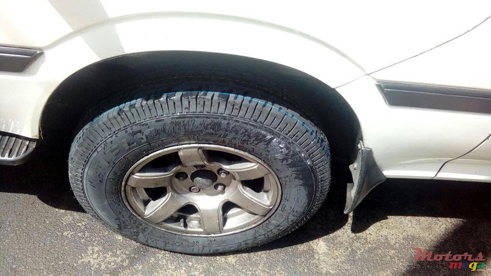 2004' Toyota HIACE photo #4