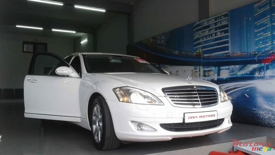 2009' Mercedes-Benz S 320 photo #1