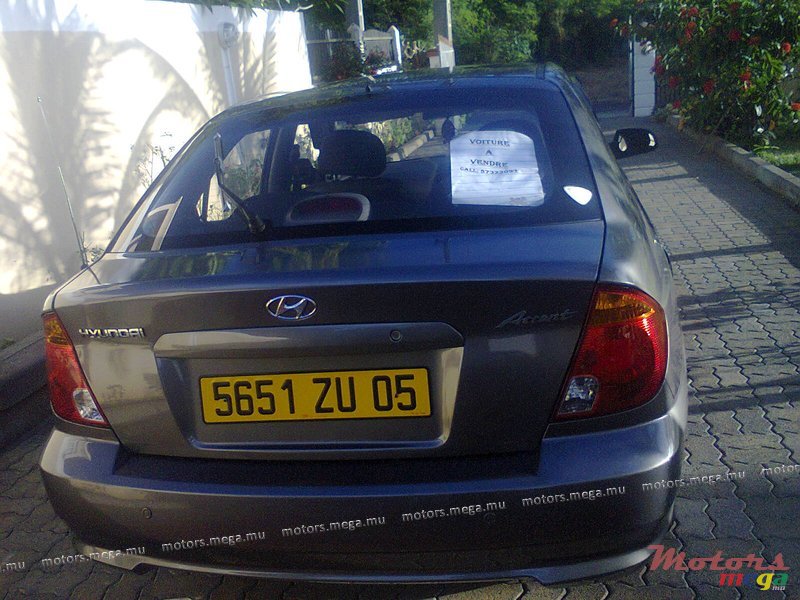 2005' Hyundai Accent photo #2