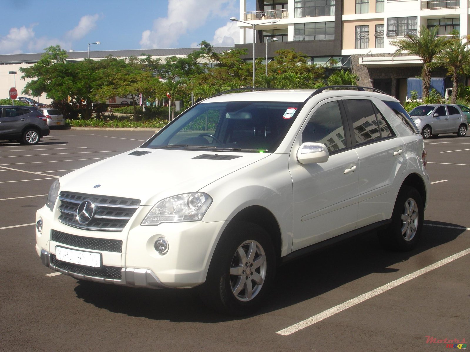 2010' Mercedes-Benz ML 350 4Matic V6 Essence  photo #1