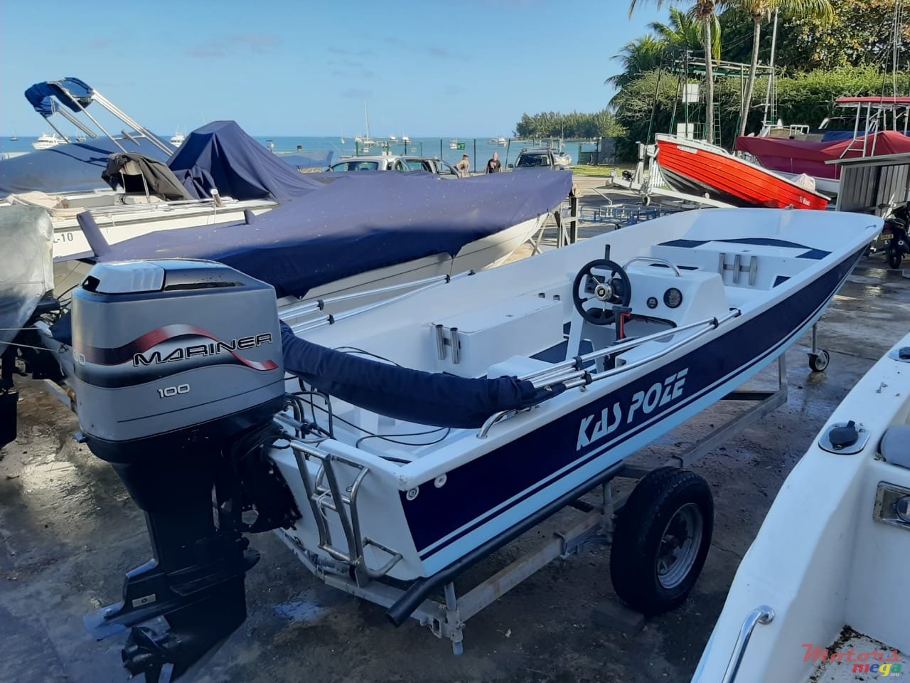 2000' Boston Whaler photo #3