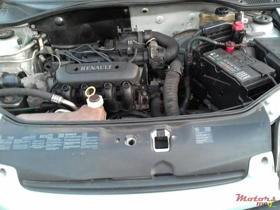 2002' Renault Clio 1149 cc photo #4