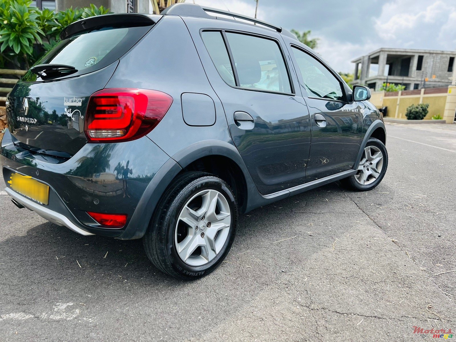 2019' Renault photo #2