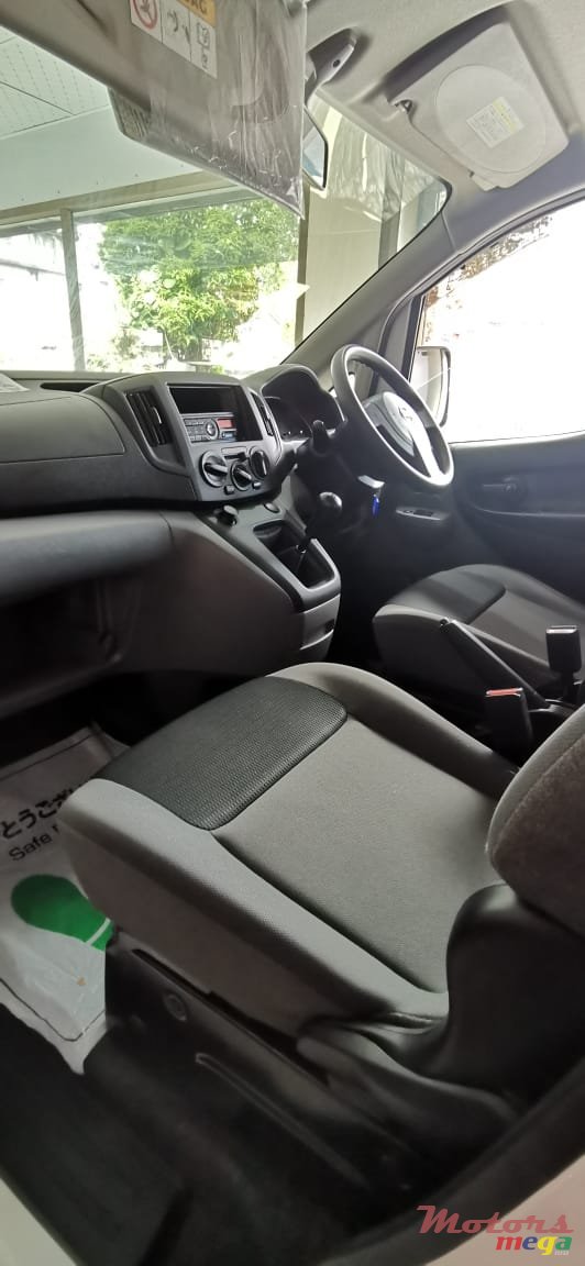 2017' Nissan NV 200 photo #3