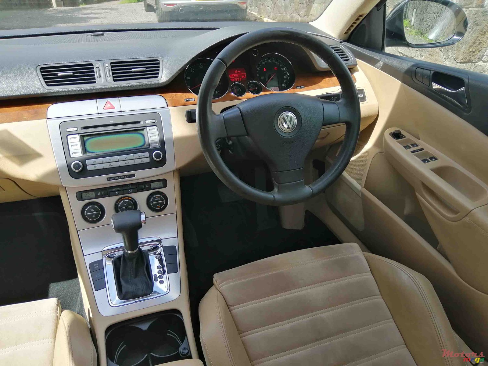 2008' Volkswagen Passat photo #6