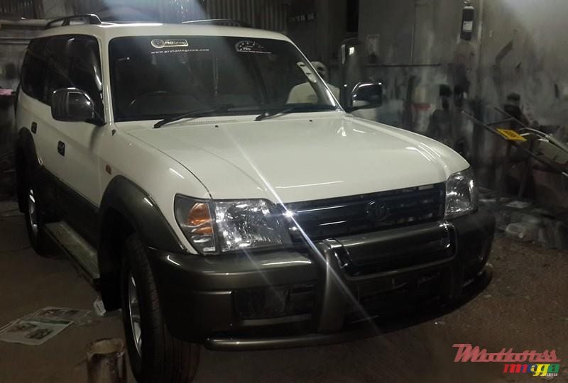 2000' Toyota Land Cruiser Prado photo #1