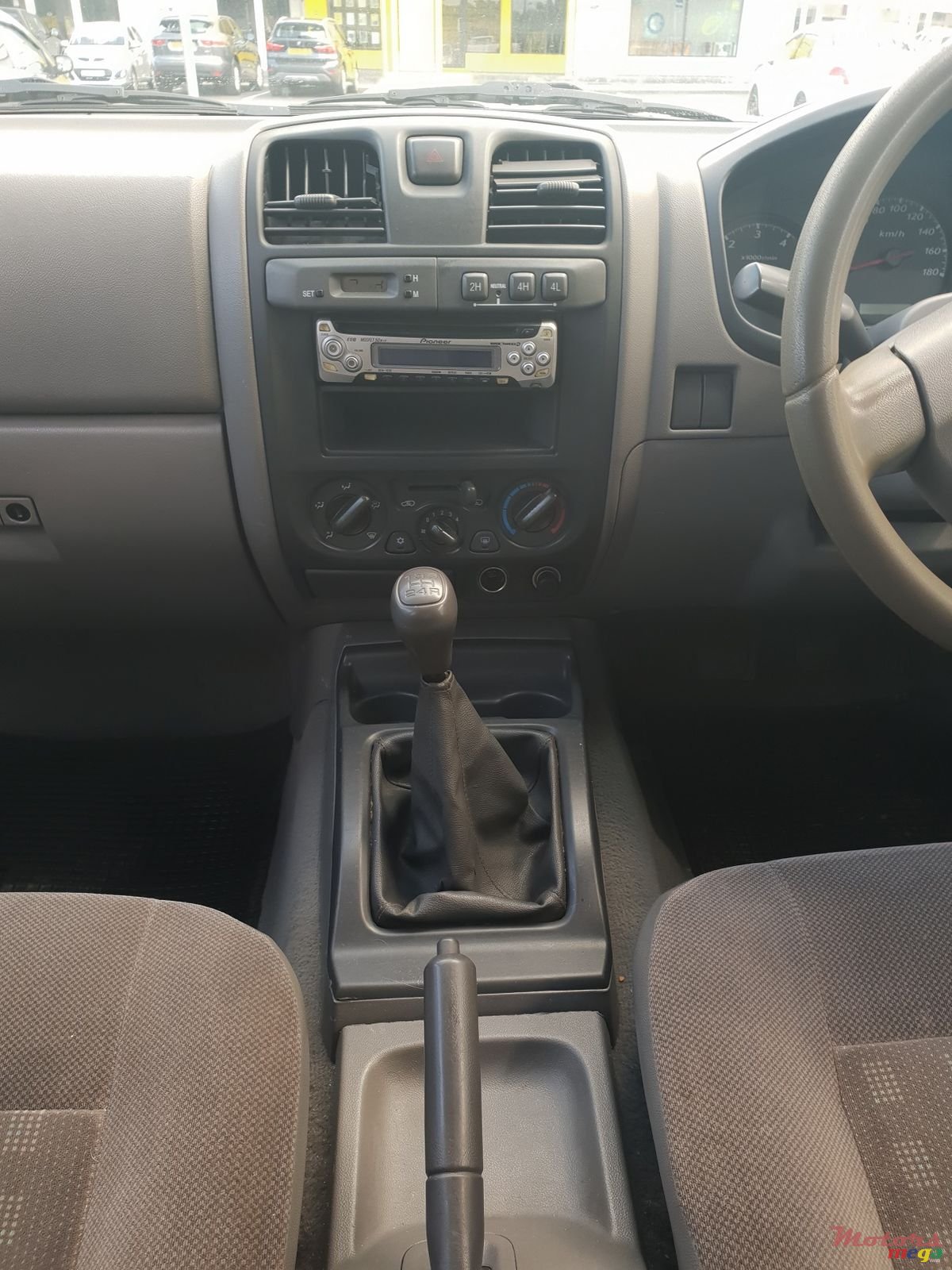 2004' Isuzu D-Max LS photo #6