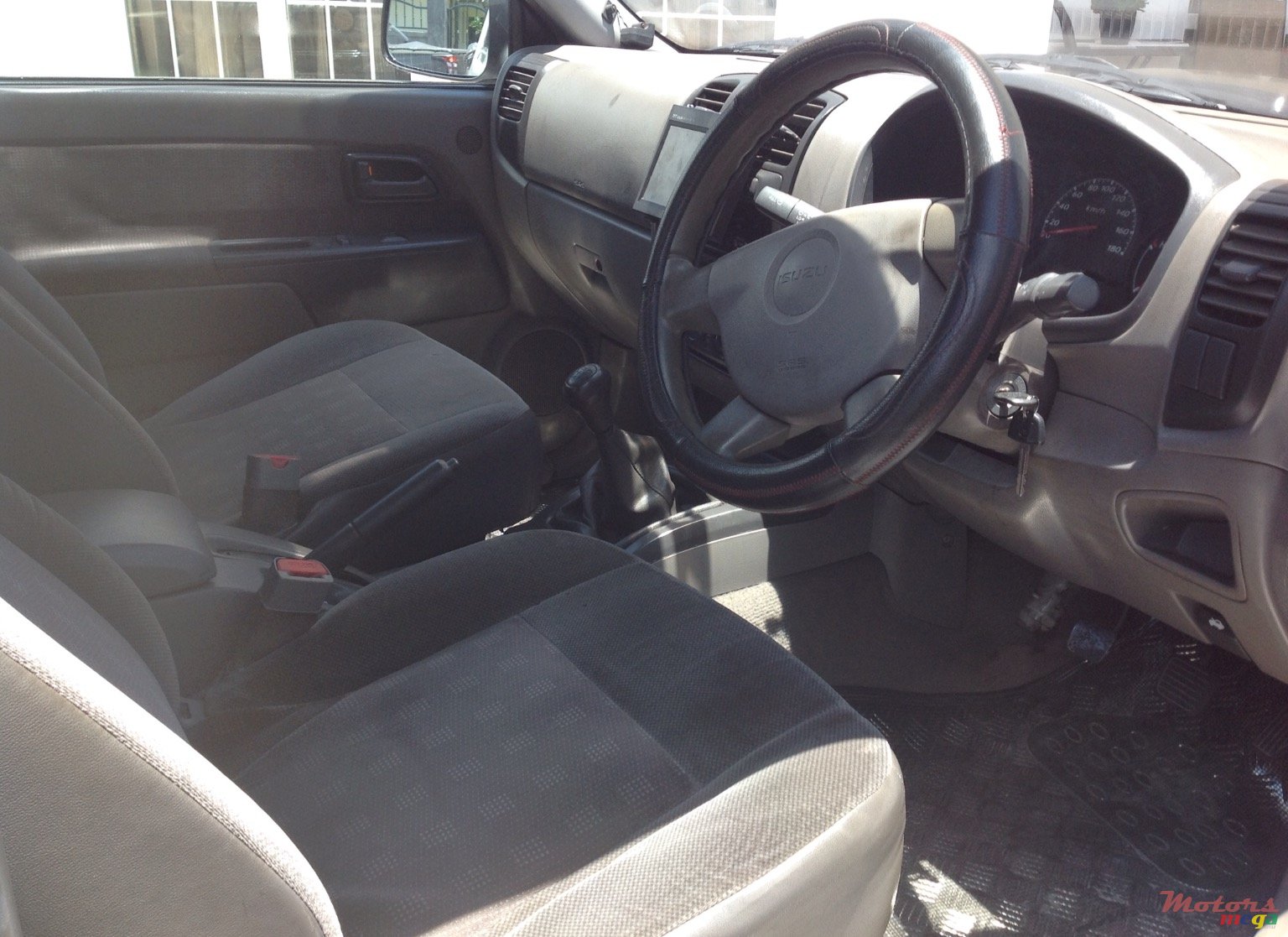 2004' Isuzu D-Max photo #3