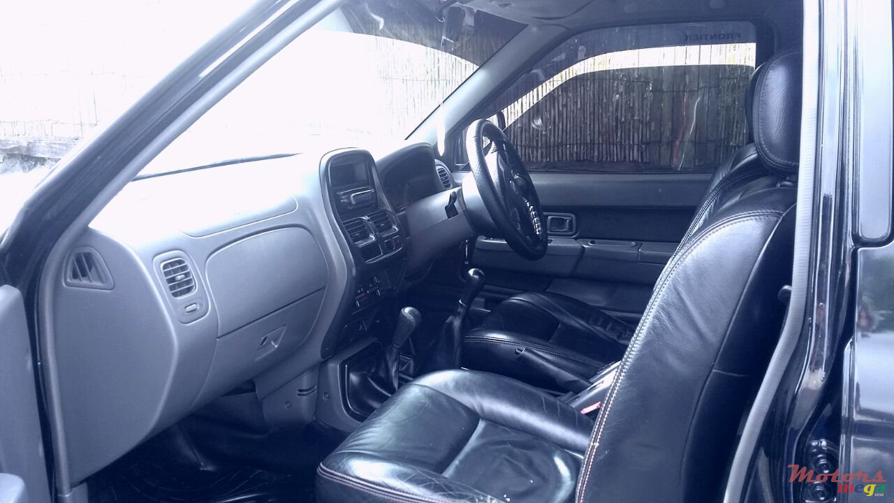 2009' Nissan Hardbody 4x4 3.0 predator photo #4