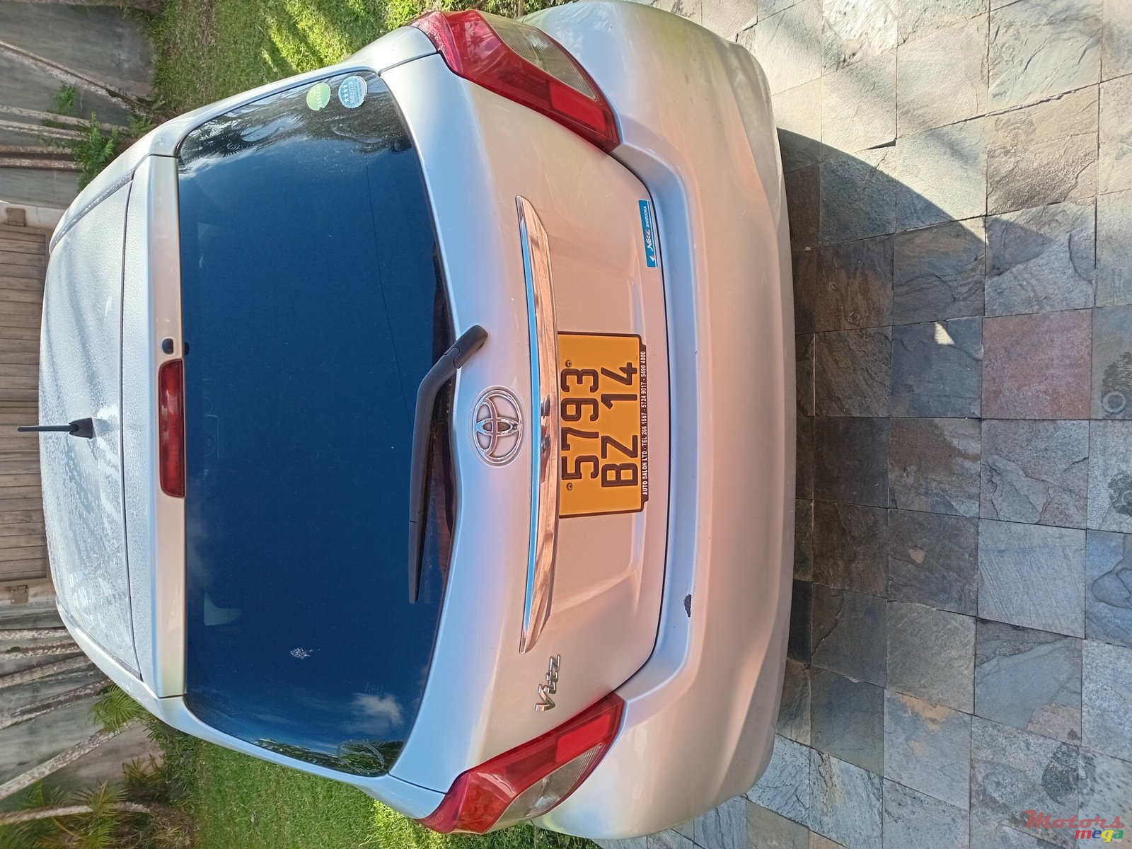 2014' Toyota Vitz photo #1