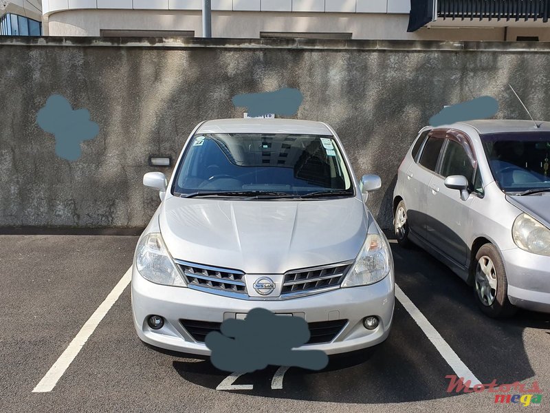 2012' Nissan Tiida photo #2