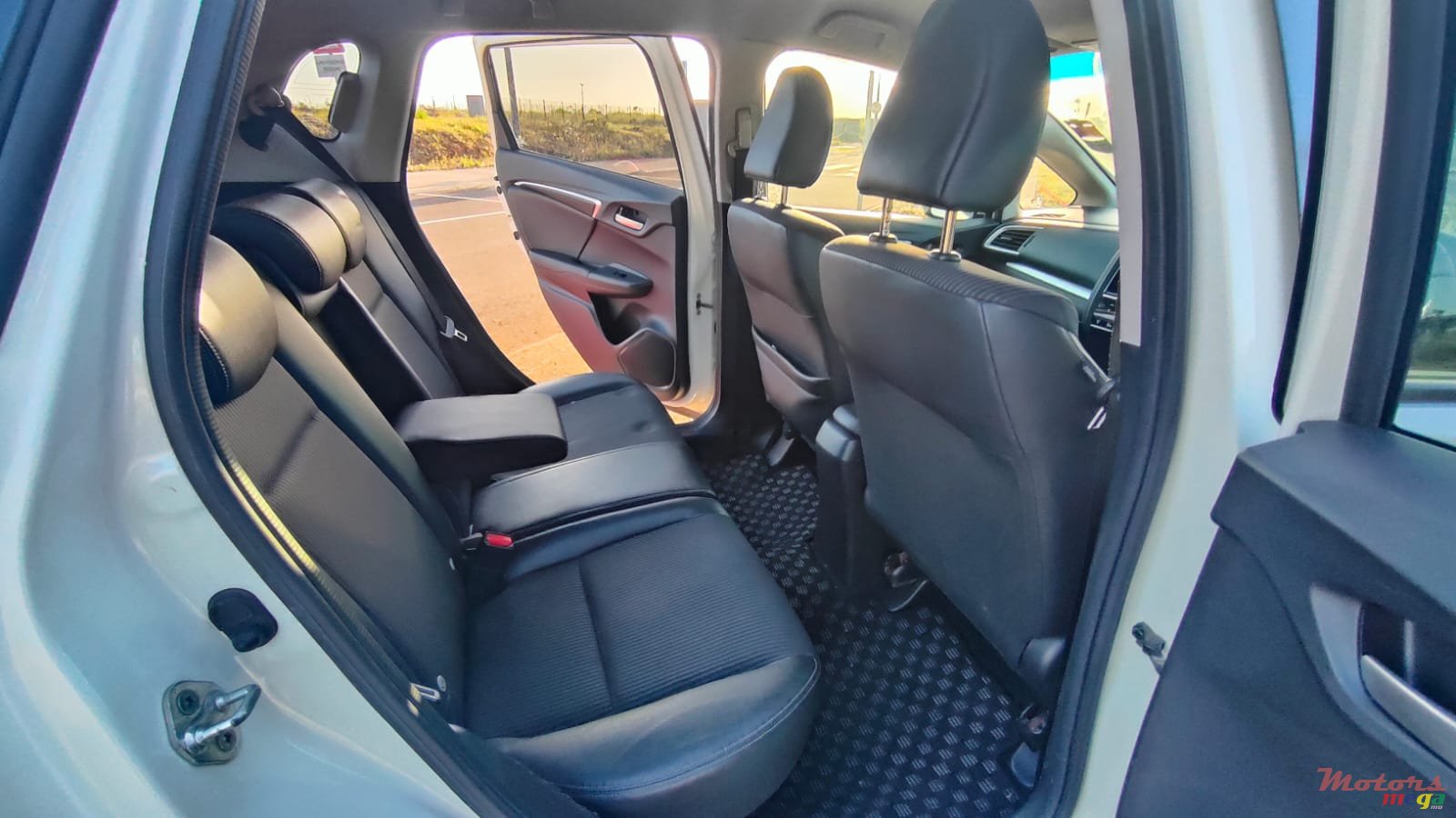 2017' Honda Fit Hybrid photo #6