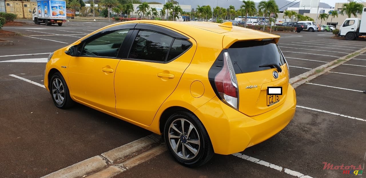 2015' Toyota Aqua photo #6