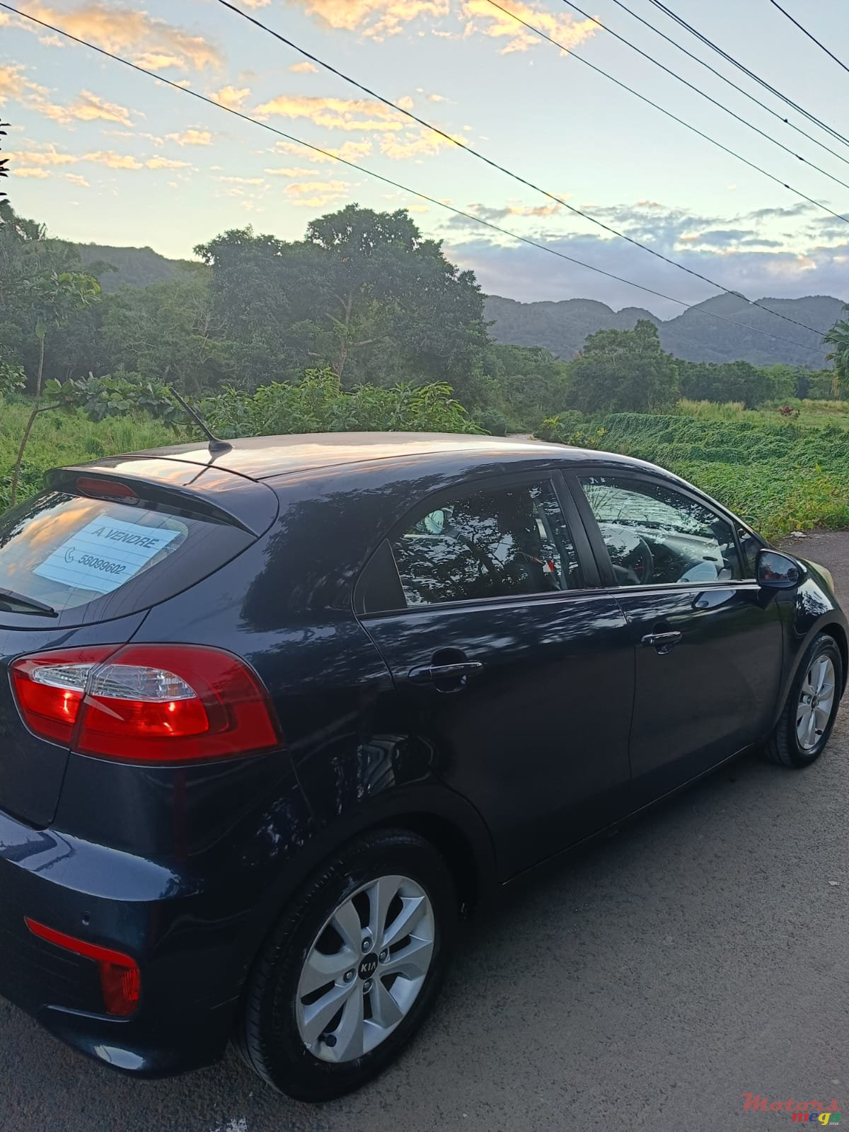 2015' Kia Rio photo #1