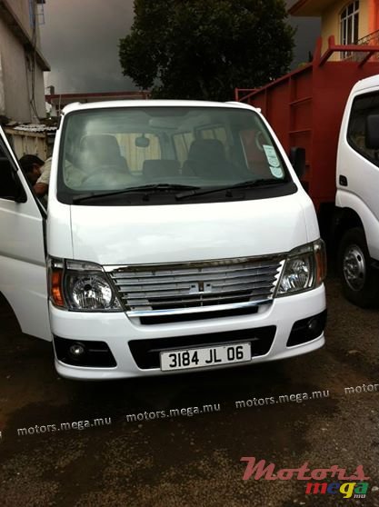 2006' Nissan urvan photo #1