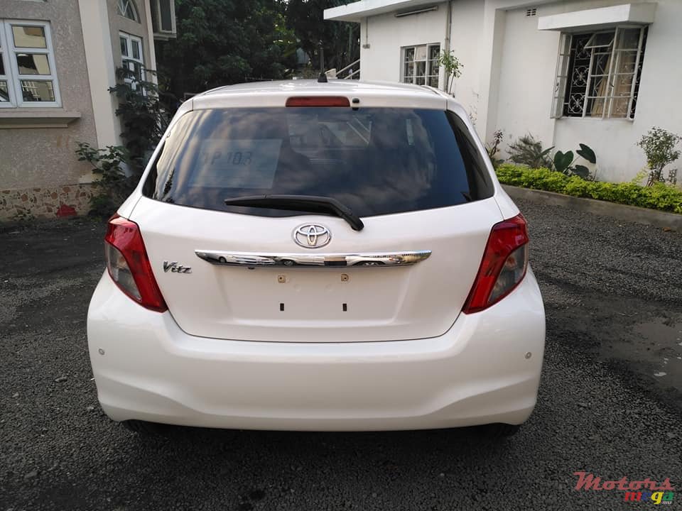 2013' Toyota Vitz photo #4