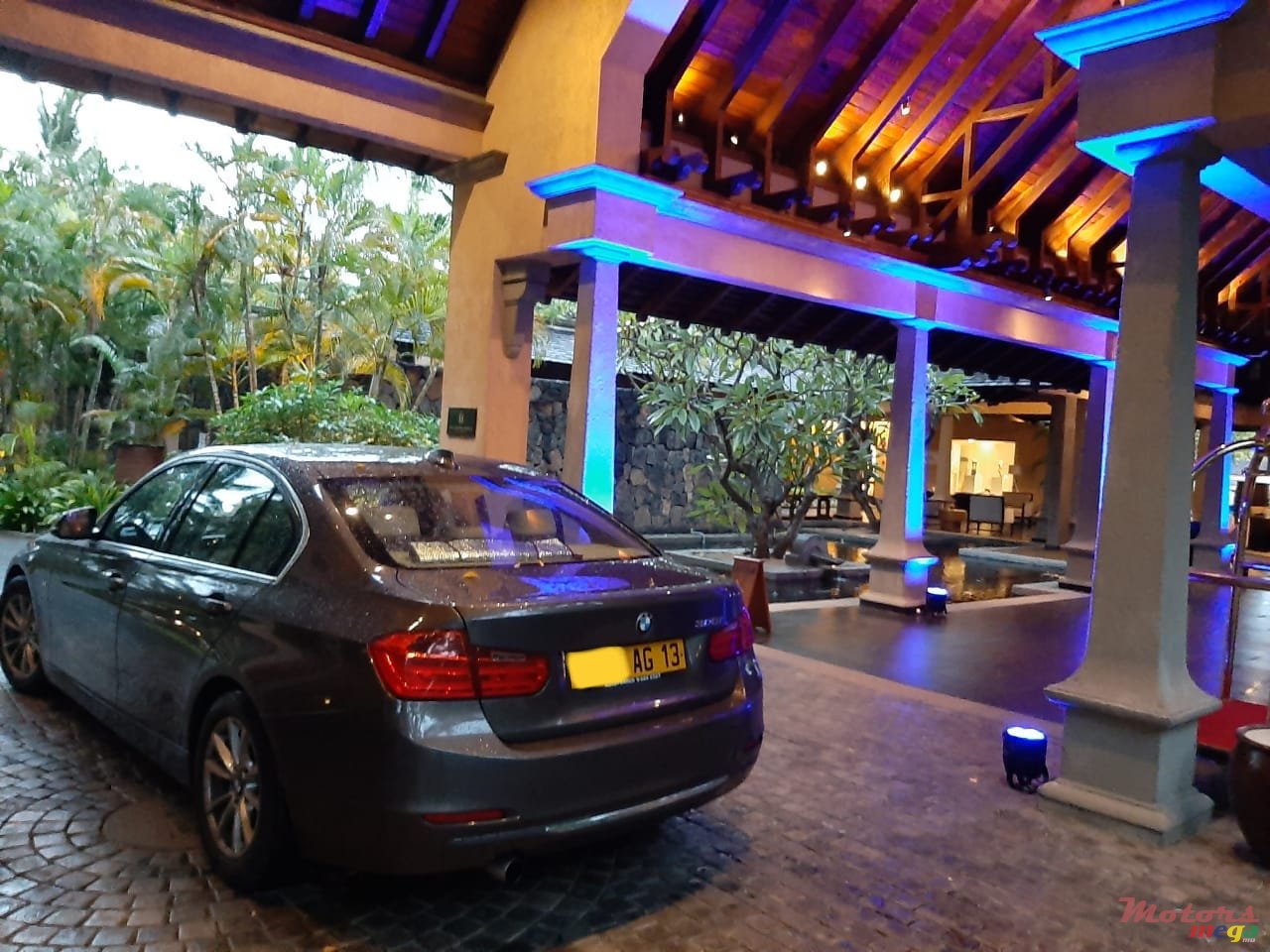 2013' BMW 320 photo #1