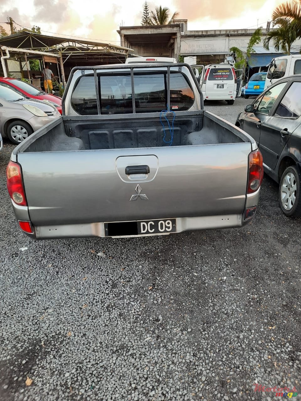 2009' Mitsubishi L 200 photo #3