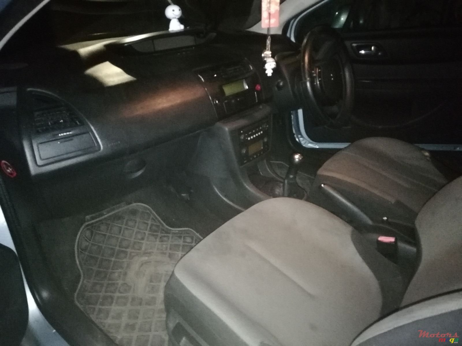 2008' Citroen C4 photo #3