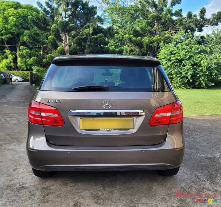 2012' Mercedes-Benz B 180 photo #4