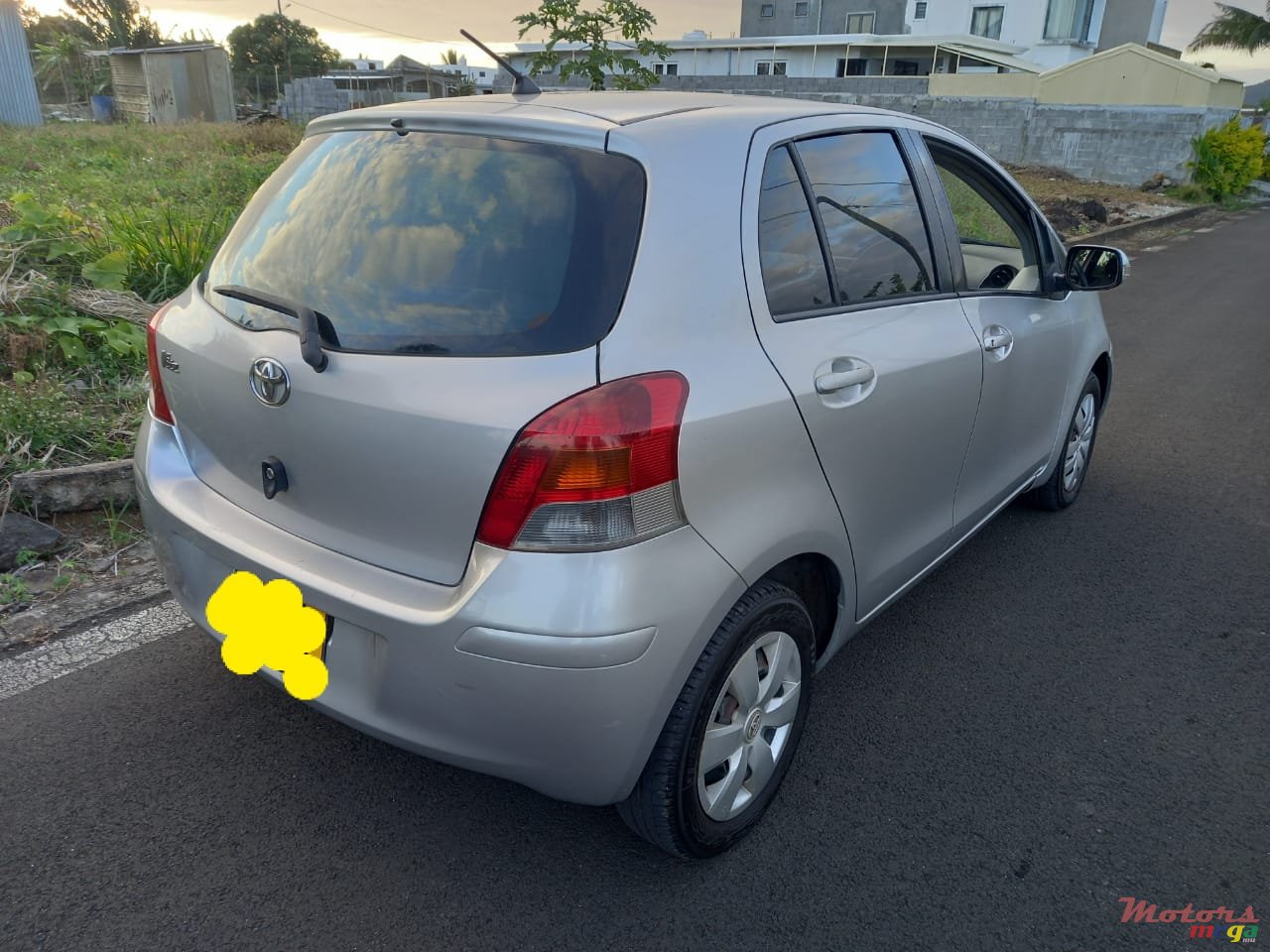 2009' Toyota Vitz photo #3