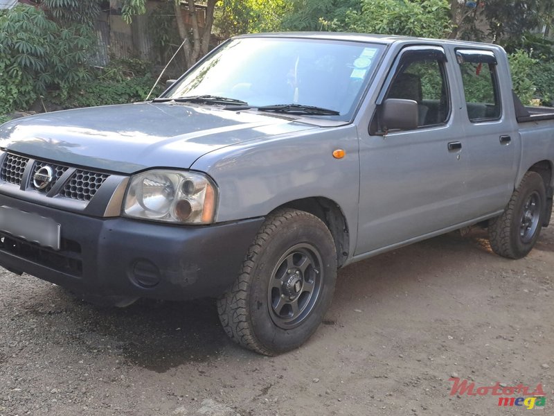 2007' Nissan Navara photo #1