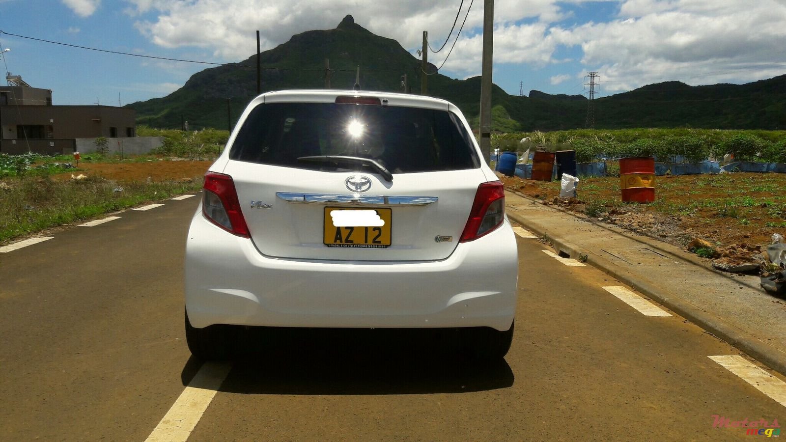 2012' Toyota Vitz photo #5