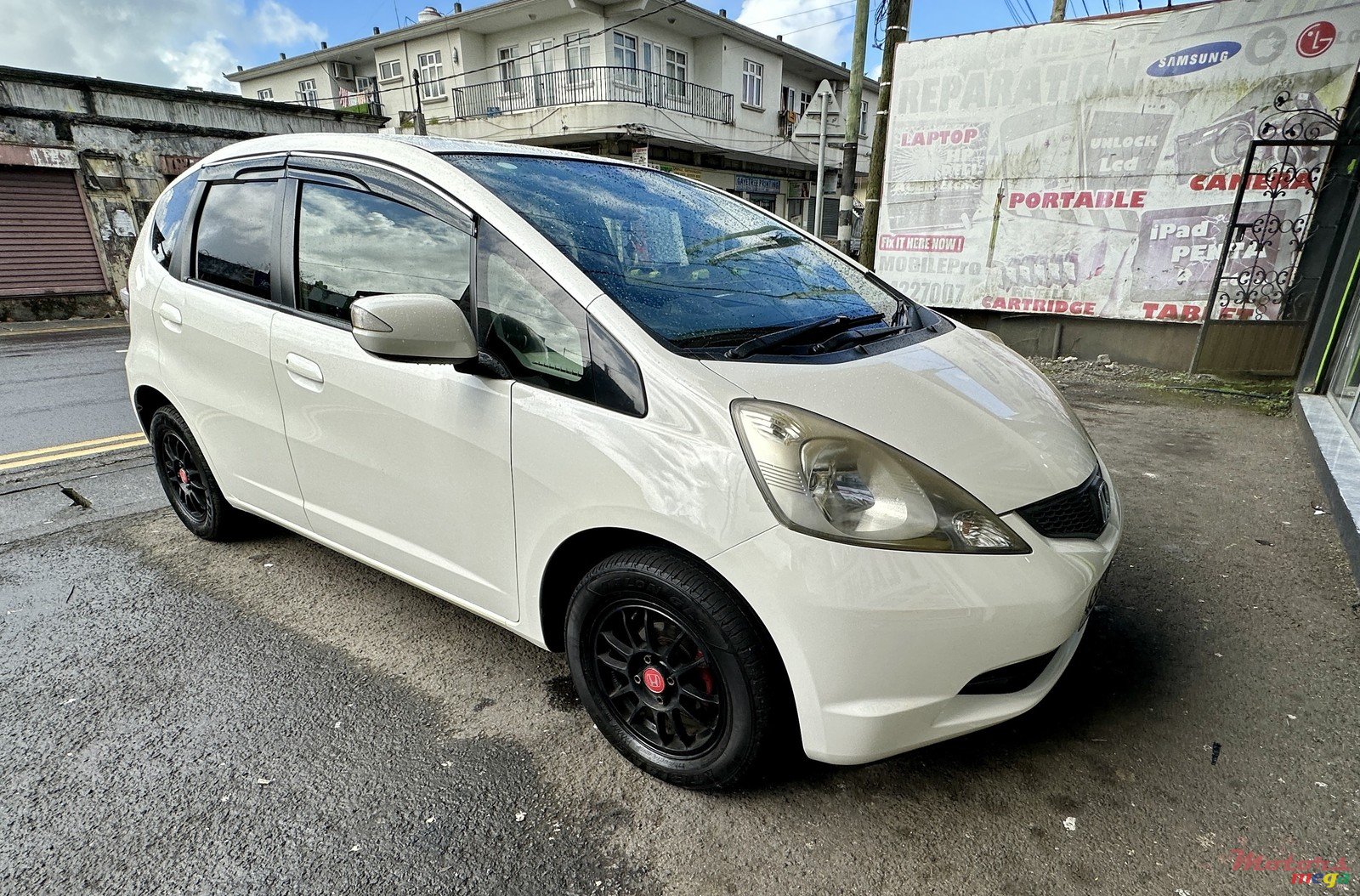 2010' Honda Fit photo #1