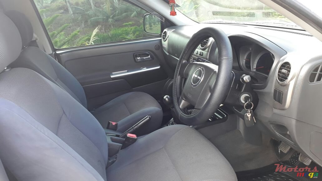 2009' Isuzu Dmax Ls 4x4 photo #3