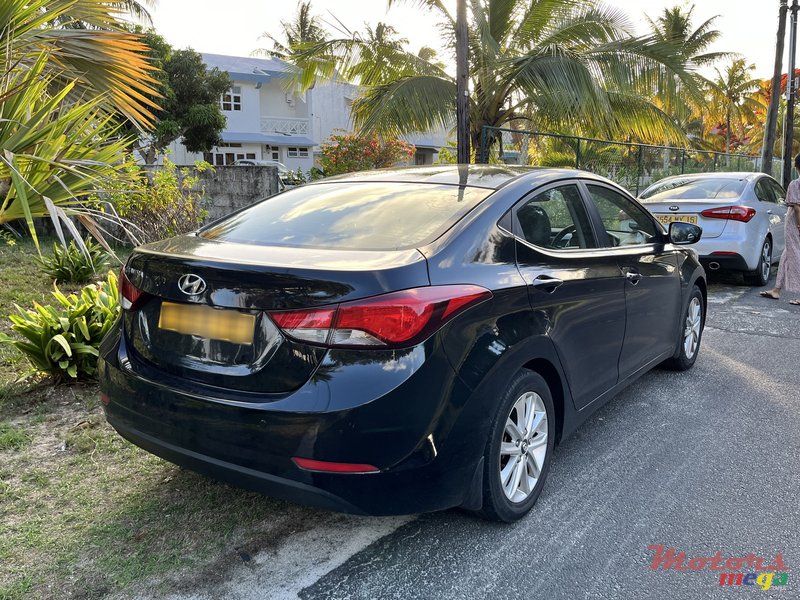 2015' Hyundai Elantra Limited photo #2