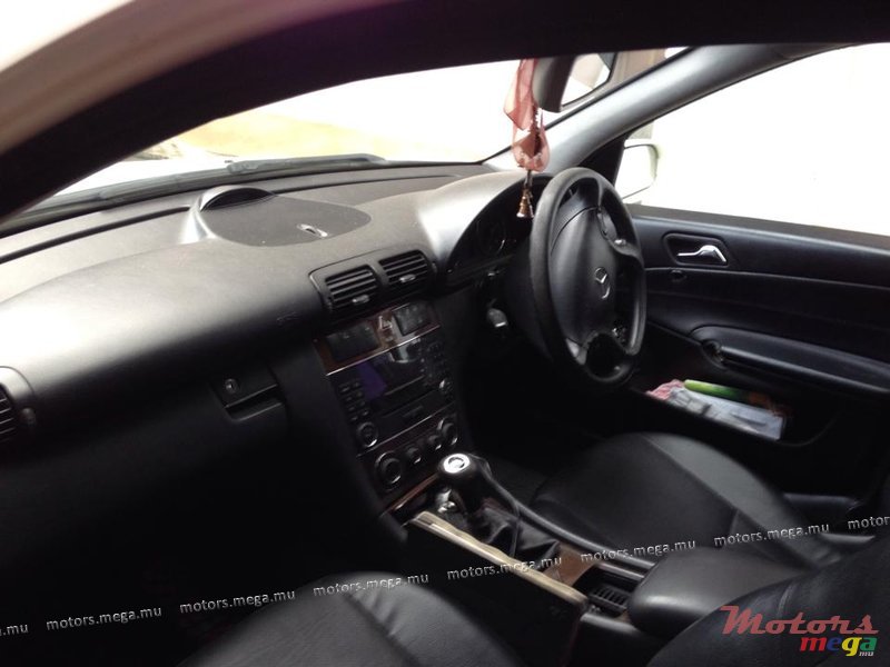 2004' Mercedes-Benz photo #3