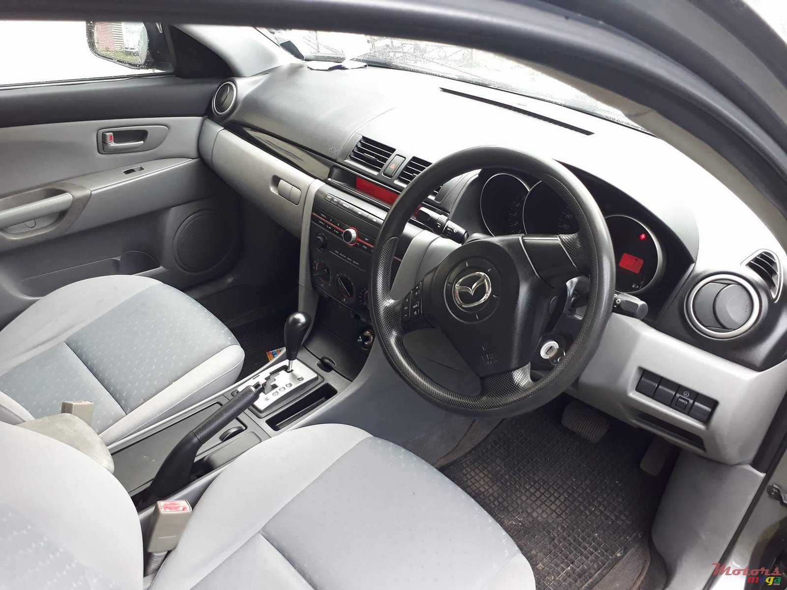 2004' Mazda Axela photo #4