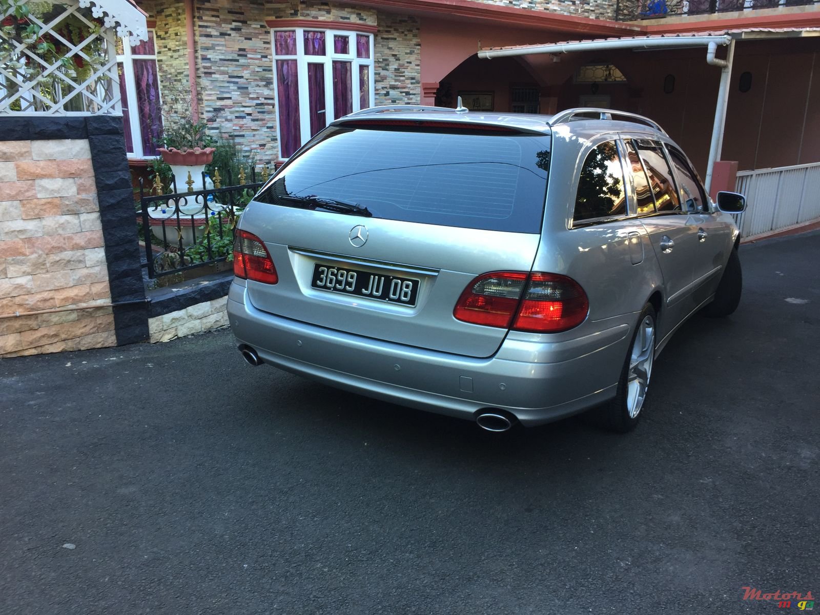 2008' Mercedes-Benz E-Class photo #3