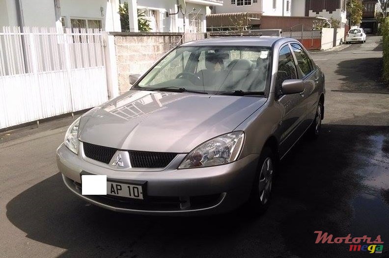 2010' Mitsubishi Lancer photo #4