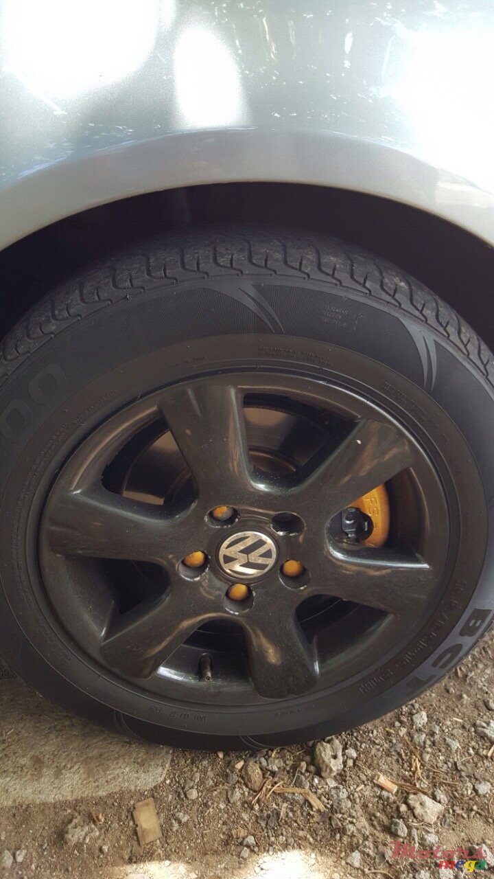 2005' Volkswagen Golf photo #6