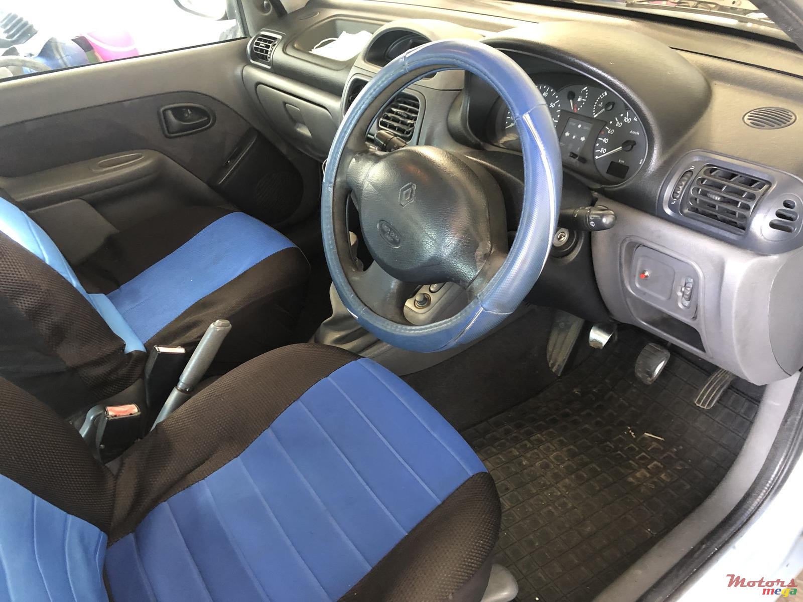 2002' Renault Clio photo #5