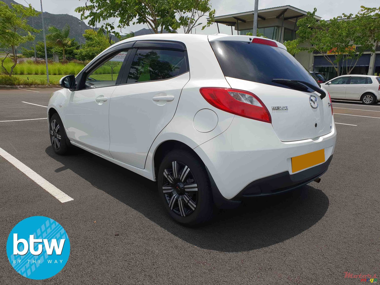 2010' Mazda Demio photo #2