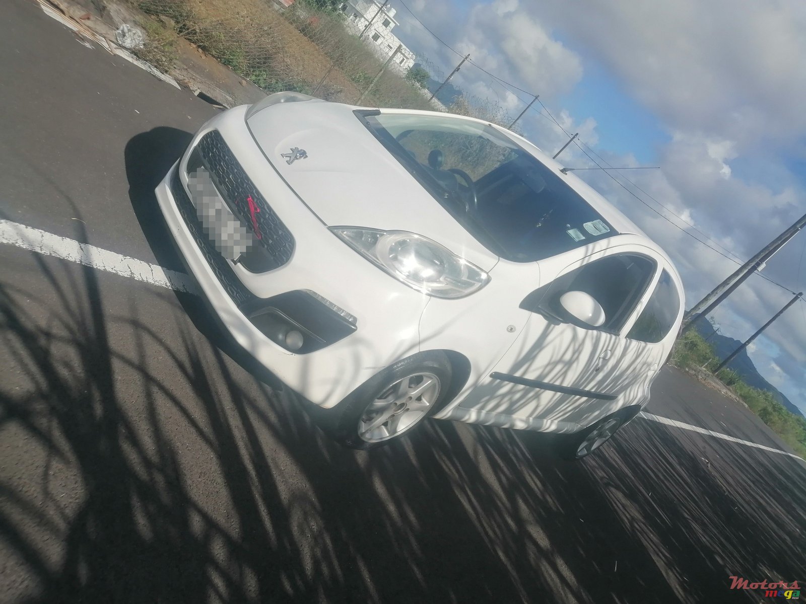 2012' Peugeot 107 photo #3