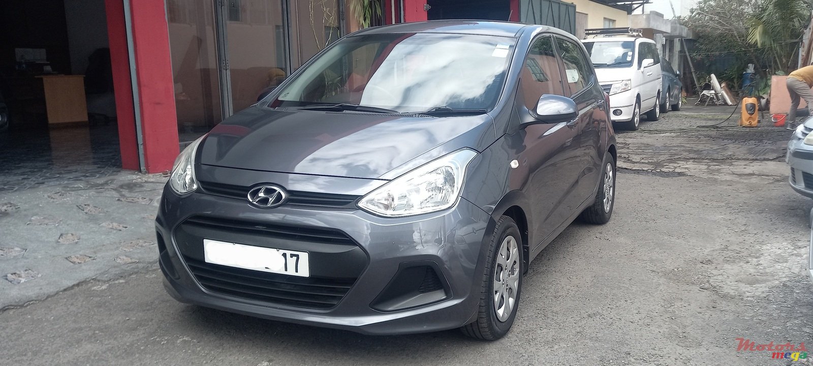 2017' Hyundai Grand i10 photo #2