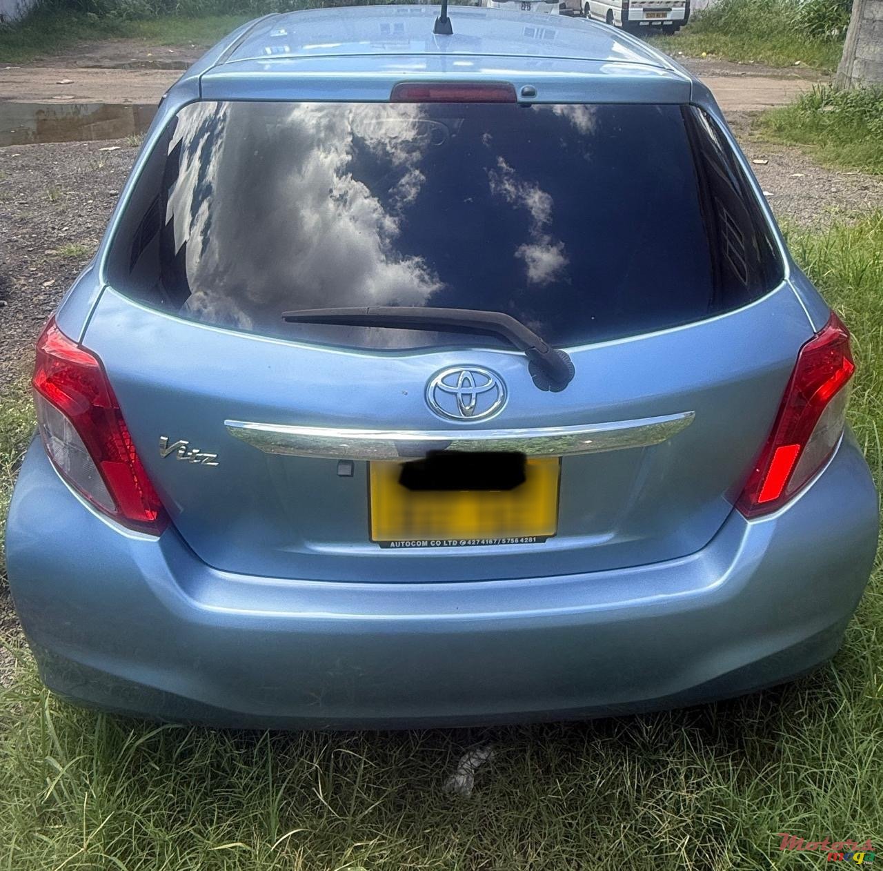 2012' Toyota Vitz photo #4