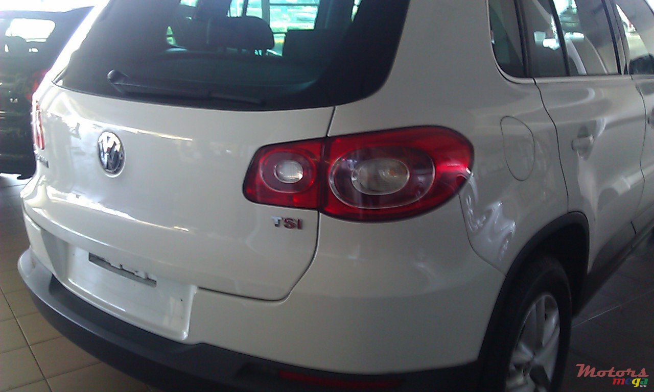 2009' Volkswagen Tiguan TSI photo #6