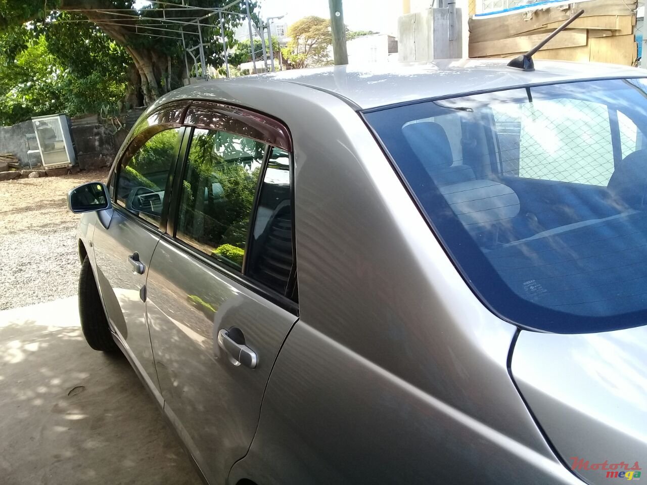 2005' Nissan Tiida photo #3